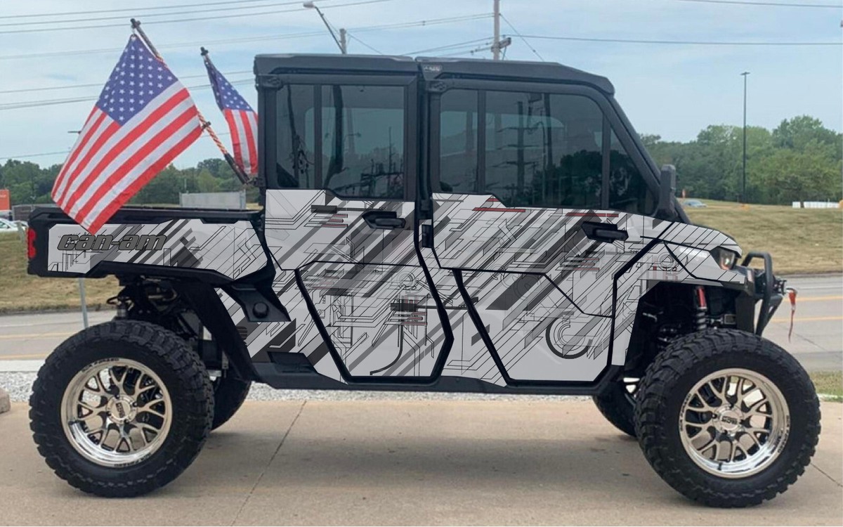D 5 graphics kit on a Can-Am Defender